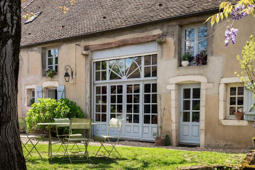 Foto: Haus und Garten mit Sitzgruppe